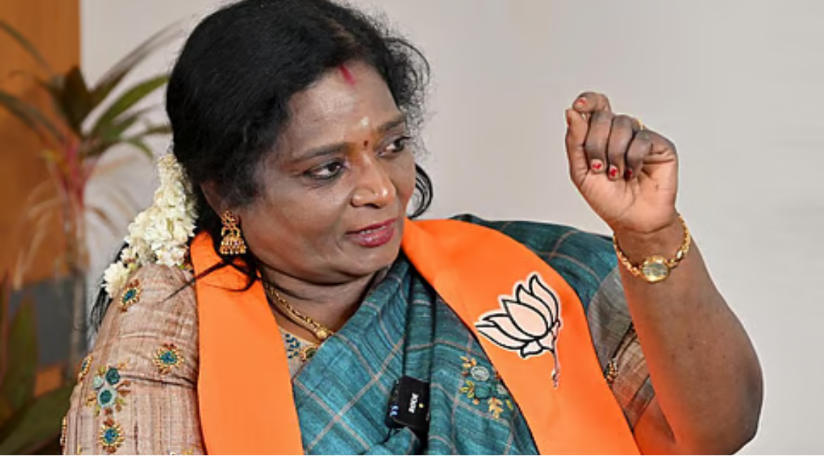 நீட் தேர்வு குறித்து செய்தியாளர்களிடம் கருத்து தெரிவிக்கும் பாஜக முன்னாள் மாநிலத் தலைவர் தமிழிசை சவுந்தரராஜன்.