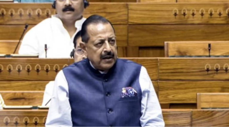 பொதுத் தேர்வுகளில் வினாத்தாள் கசிவு மற்றும் முறைகேடுகளைத் தடுக்கும் திருத்த மசோதா ராஜ்யசபாவில் தாக்கல் செய்யப்பட்டதை குறிக்கும் செய்தி.