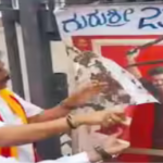 கர்நாடகாவில் பாதுகாப்பு காரணமாக 'ஜனநாயகன்' திரைப்பட போஸ்டர்கள் அகற்றப்பட்டு, தியேட்டர் முன்பு பாதுகாப்பில் ஈடுபட்டுள்ள காவல்துறையினர்.