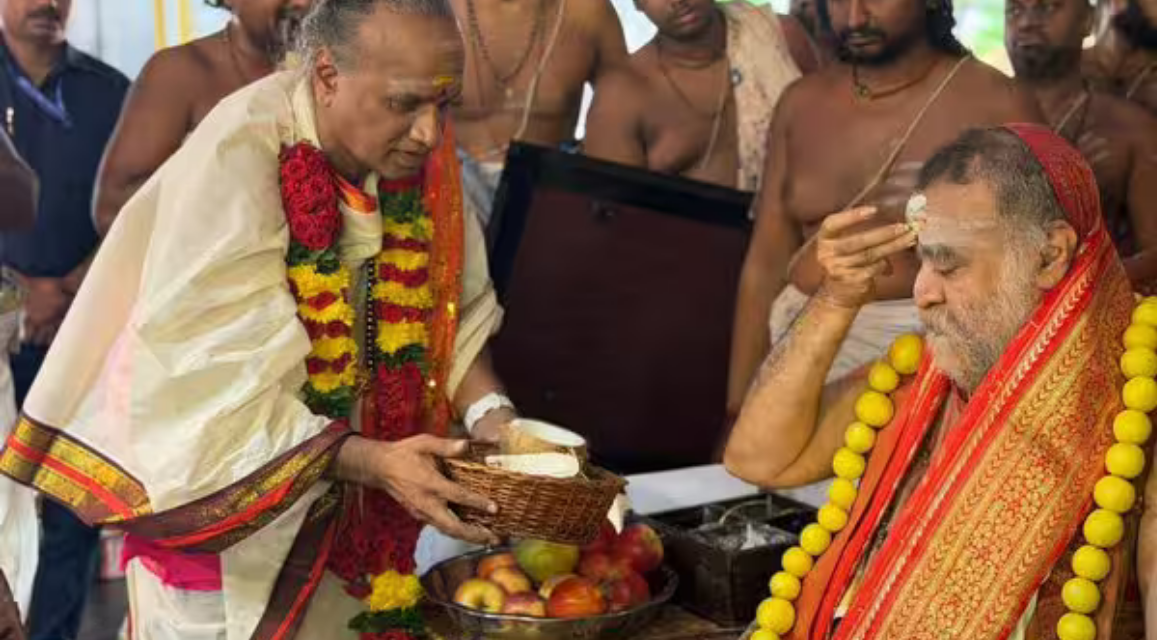 திருப்பூரில் பக்தர்களுக்கு அருளுரை வழங்கும் ஸ்ரீ விஜயேந்திர ஸரஸ்வதி சுவாமிகள்.