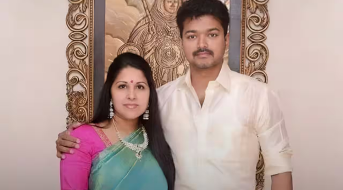 முதல்வர் விஜய் மற்றும் அவரது மனைவி சங்கீதா தொடர்பான விவாகரத்து வழக்கை வாபஸ் பெற்றதை அடுத்து செங்கல்பட்டு குடும்பநல நீதிமன்றம் வழக்கை முடித்து வைத்தது.