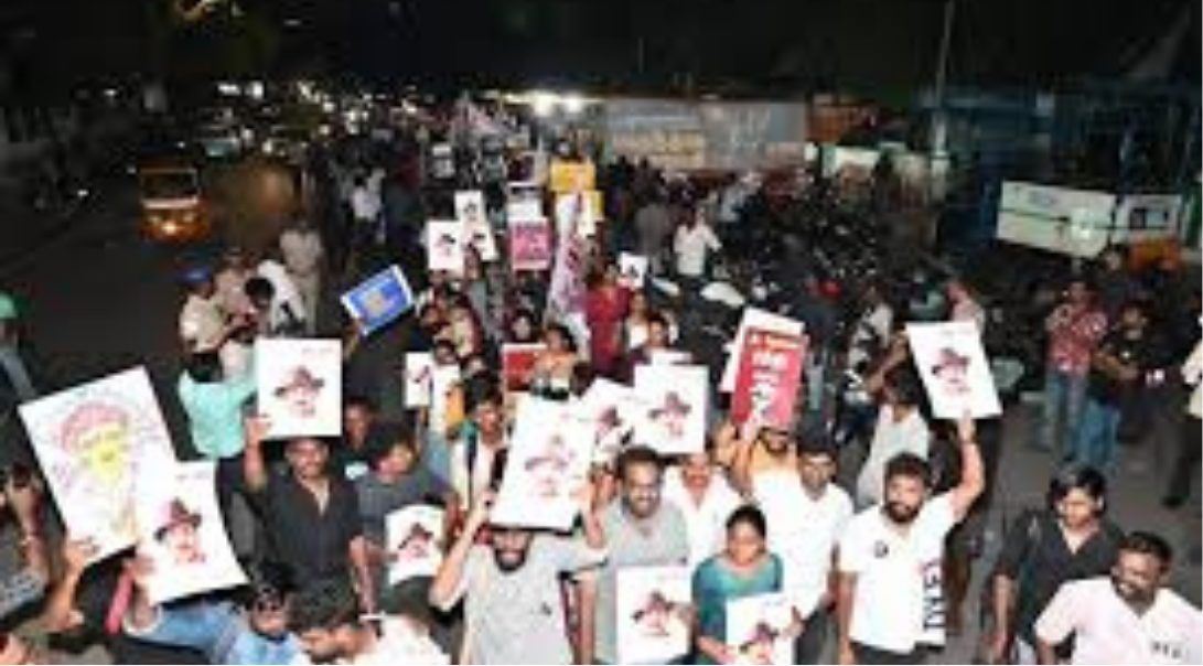 ஜாதி அடிப்படையிலான இடஒதுக்கீட்டுக்கு எதிராக போராட்டத்தில் ஈடுபடும் இளைஞர்கள் மற்றும் இடஒதுக்கீட்டு முறையை மறுபரிசீலனை செய்ய கோரும் இயக்கம்.
