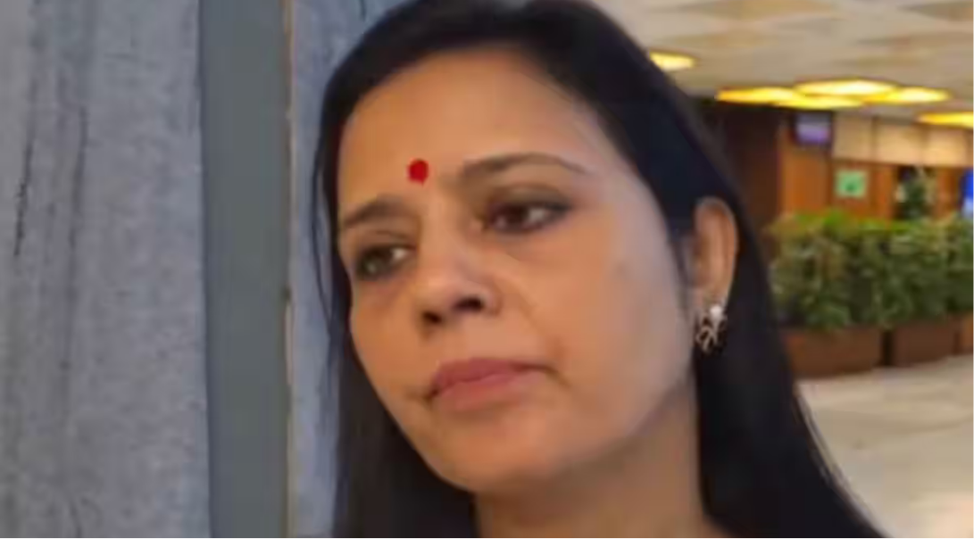 மஹூவா மொய்த்ராவுக்கு எதிராக கைது வாரண்ட் பிறப்பித்த நீதிமன்றம்