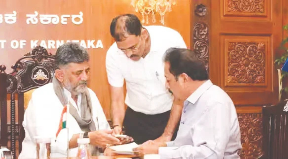 மேகதாது அணை திட்டத்தின் திருத்தப்பட்ட அறிக்கையை மத்திய நீர் ஆணையத்திடம் சமர்ப்பித்த கர்நாடக அரசு