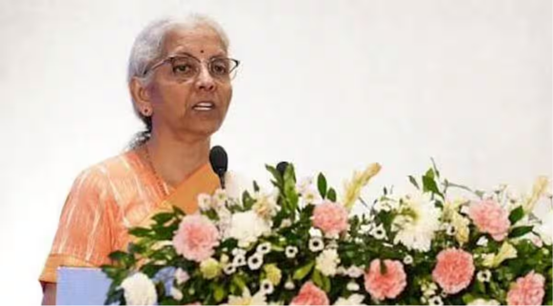 இளைஞர்களை மையப்படுத்த பொதுத்துறை வங்கிகளுக்கு நிர்மலா சீதாராமன் அறிவுரை