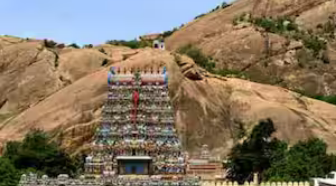 திருப்பரங்குன்றம் தீபத்தூண் வழக்கில் வழக்கறிஞர் கட்டணம் குறித்து கேள்வி எழுப்பிய உயர் நீதிமன்ற மதுரை கிளை