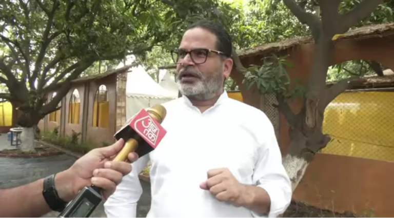 பீஹார் பாங்கிபூர் இடைத்தேர்தலில் வெற்றி பெற்ற ஜன் சுராஜ் கட்சியின் நிறுவனர் பிரசாந்த் கிஷோர்.