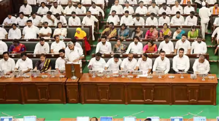தமிழக பட்ஜெட்டை சட்டசபையில் தாக்கல் செய்யும் நிதியமைச்சர் மரிய வில்சன்.