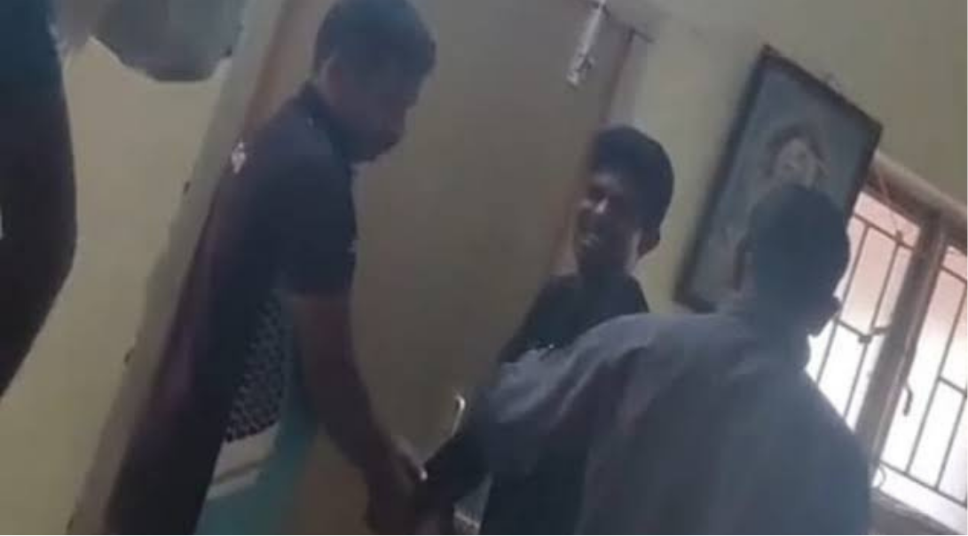 தாளவாடி காவல் நிலையத்தில் போலீசாரிடையே ஏற்பட்ட மோதல் குறித்து விசாரணை