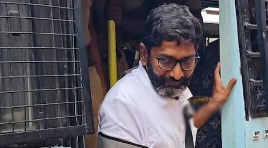 சவுக்கு சங்கர் மற்றும் மாலதி குறித்து அவதூறு பேசியதாக கைது செய்யப்பட்ட செய்தியாளர் பிரகாஷ்