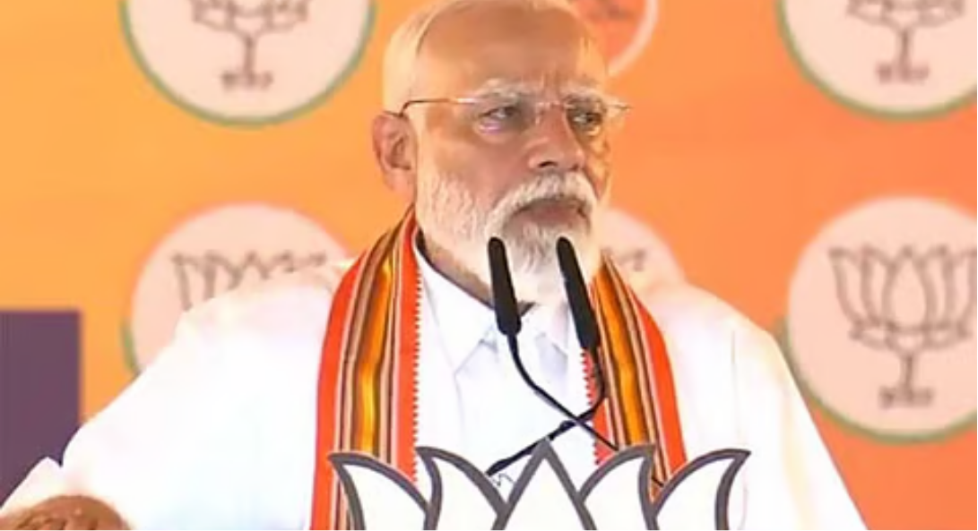 சேவா யாத்திரீகர்களுடன் காணொலி வாயிலாக பிரதமர் மோடி கலந்துரையாடும் காட்சி