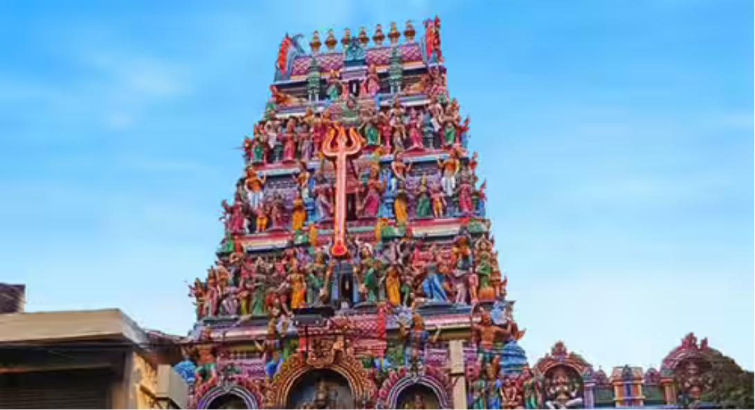 தமிழகக் கோயில் நிலங்களின் பரப்பளவு, ஆக்கிரமிப்புகள் மற்றும் நிலங்களை மீட்க எடுக்கப்பட்ட நடவடிக்கைகள் குறித்து அறிக்கை கோரும் உயர்நீதிமன்ற மதுரைக் கிளை.