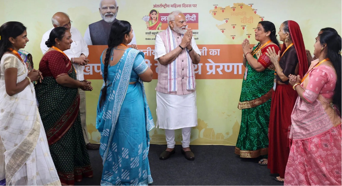 பிரதமர் நரேந்திர மோடியின் 25 ஆண்டு பொது சேவை குறித்து கமலேஷ் படேல் பாராட்டு