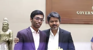 செஸ் வீரர் கிராண்ட் மாஸ்டர் பிரக்ஞானந்தாவுக்கு முதல்வர் விஜய் ரூ.15 லட்சம் ஊக்கத்தொகை வழங்கி கவுரவிக்கும் நிகழ்வு.
