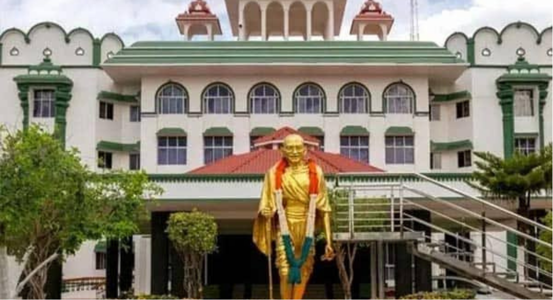 நான்கு சிறுமிகள் பாலியல் வன்கொடுமை வழக்கில் தூக்கு தண்டனை விதிக்கப்பட்ட பாதிரியார் ஆபிரகாமின் மேல்முறையீடு மற்றும் வழக்கறிஞர் நியமனம் குறித்து விசாரிக்கும் உயர்நீதிமன்ற மதுரைக் கிளை.