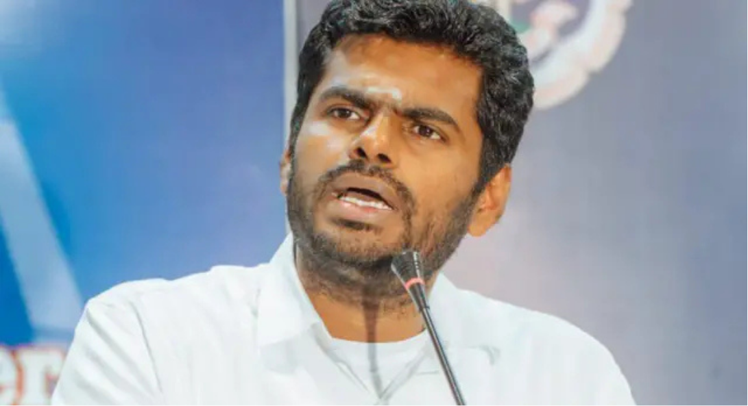 தமிழகத்தின் மின்சாரக் கொள்கை, காற்றாலை மின்சாரச் சேமிப்பு மற்றும் அதிக விலையில் மின்சாரம் வாங்குவது குறித்து அண்ணாமலை செய்தியாளர்களிடம் பேசிய நிகழ்வு.