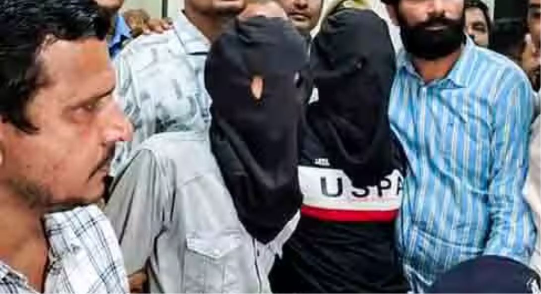 டைகர் ஷெராப் மீது துப்பாக்கிச்சூடு நடத்த முயன்ற வழக்கில் அமீர் கான், ரன்பீர் கபூர் வீடுகள் கண்காணிக்கப்பட்டதாக வெளியான போலீஸ் விசாரணைத் தகவல்கள்.