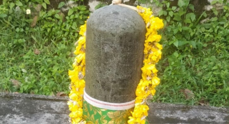 கேரள மாநிலம் போத்தன்கோடு மோகனபுரம் கோயிலில் பிரம்மராட்சசர் சிலை பீடத்தில் ‘ISIS’ எழுத்துகள் காணப்பட்டதாக எழுந்த புகார் தொடர்பான செய்தி.