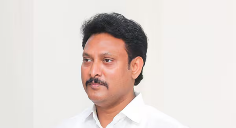 ரூ.400 கோடி லஞ்ச வழக்கில் திமுக முன்னாள் அமைச்சர் மகேஷுக்கு 3 நாள் போலீஸ் காவல் வழங்கிய நீதிமன்ற உத்தரவு குறித்த செய்தி.