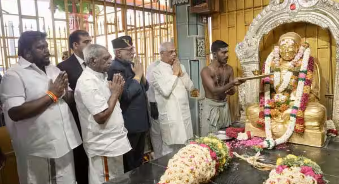 பசும்பொன் முத்துராமலிங்கத் தேவர் நினைவிடத்தில் மரியாதை செலுத்திய துணை ஜனாதிபதி சி.பி.ராதாகிருஷ்ணன் செய்தியாளர்களிடம் பேசிய நிகழ்வு.