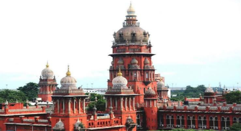 ஸ்ரீரங்கம் கோவில் ஸ்ரீரங்கநாராயண ஜீயர் மடத்தின் புதிய பீடாதிபதி நியமனம் தொடர்பாக உயர் நீதிமன்றம் பிறப்பித்த உத்தரவு குறித்த செய்தி.
