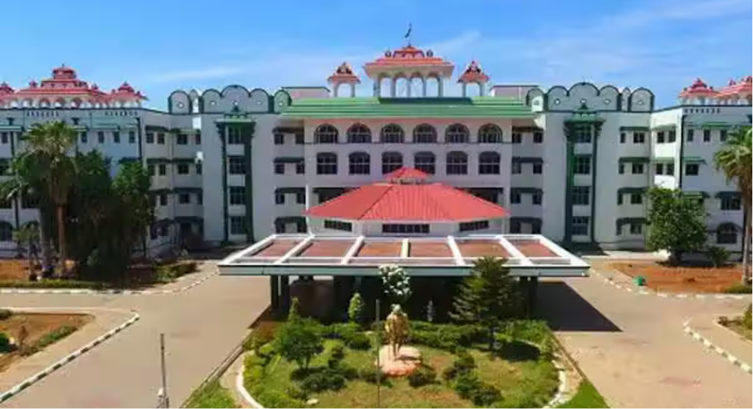 ஸ்ரீரங்கம் ரங்கநாதசுவாமி கோயில் மற்றும் கோயிலுக்குச் சொந்தமான நிலங்கள் தொடர்பான உயர்நீதிமன்ற உத்தரவு